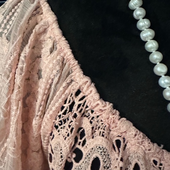 Beautiful Lace Blouse - Picture 5 of 11